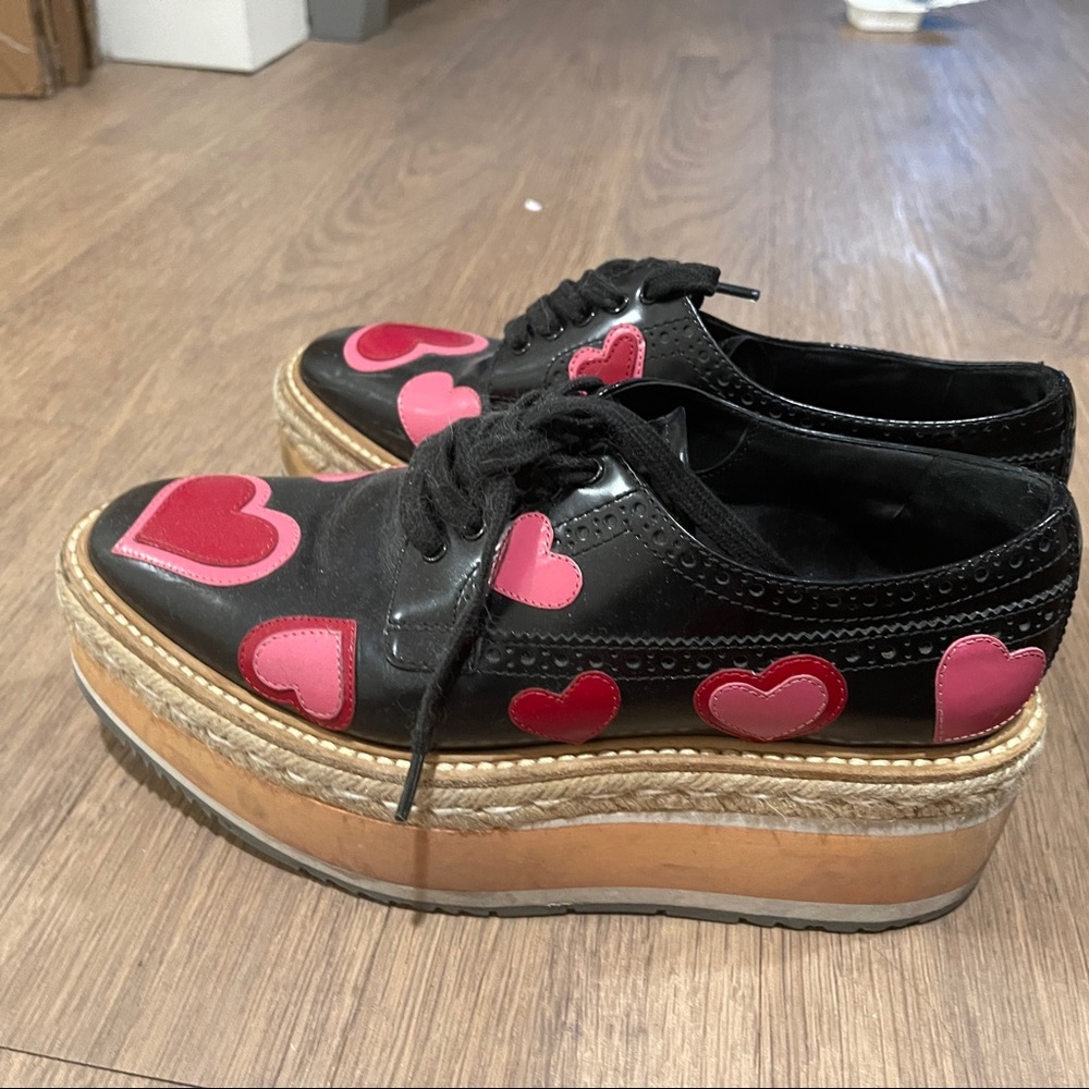 Prada - Picture 5 of 6